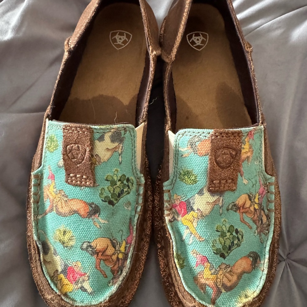 Women’s Ariat Cruisers
